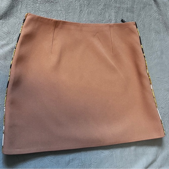 🔥FLASH SALE $299🔥 NWOT Versace mini skirt - Picture 2 of 7